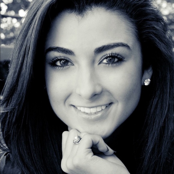 Meet your Posher, Nina - Picture 1 of 1